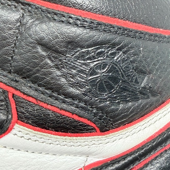 Size 9.5 - Jordan 1 Retro High Bloodline 2019 / 555088-062 - Picture 14 of 16